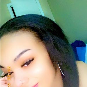 Meet your Posher, Ebony